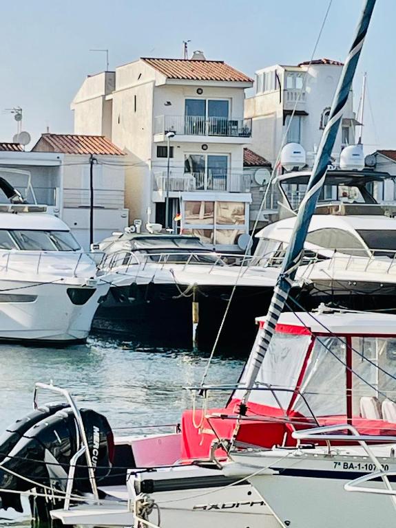 Appartement 80 m2,Port Rhodes D-2 chambres, terrasse panoramique, vue sur le canal principal d’Empuriabrava - 2