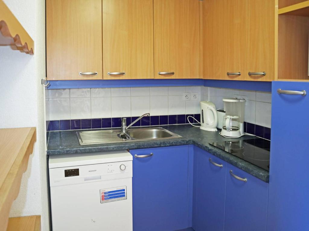 Appartement skis aux pieds avec piscine intérieure, proche services - FR-1-322-478 - 2