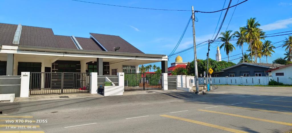 Sofea Hana Homestay, Pantai Balok, Kuantan — Hotel in Kuantan