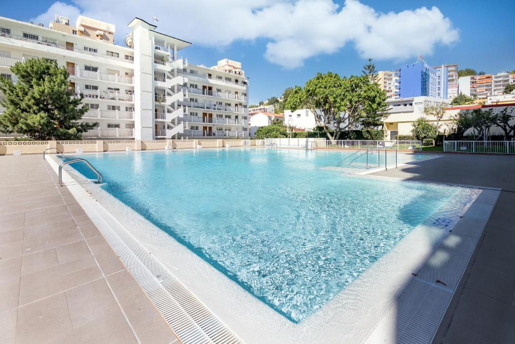 BHost - Roca Castle, Torremolinos