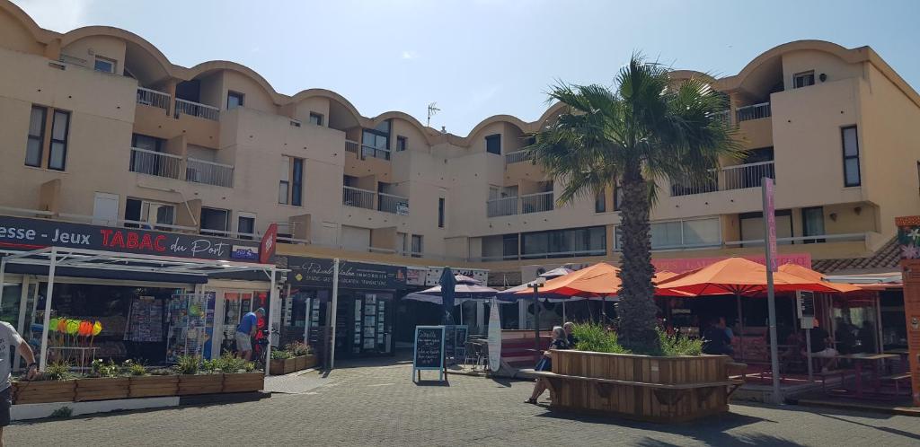 Gruissan-Port-T3-2chambres-5pers-43m2-Parking-Clim-Piscine-Valerie - 4