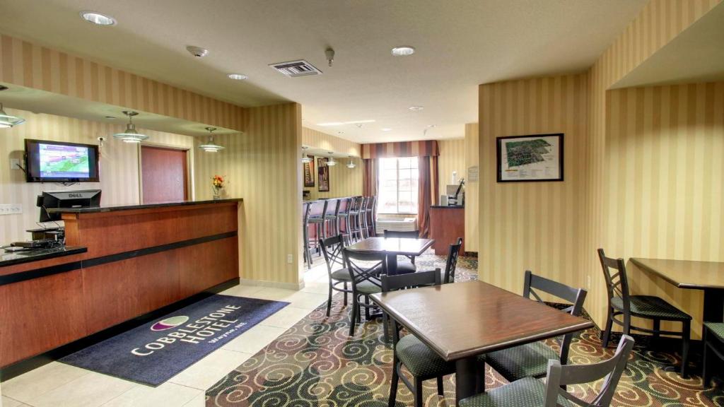Cobblestone Hotel Wayne Photo 25