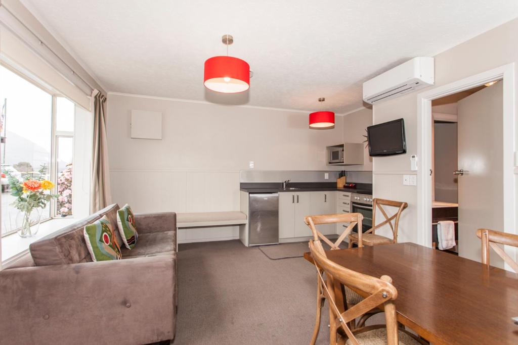 Kitchen, Wanaka View Motel in Wanaka