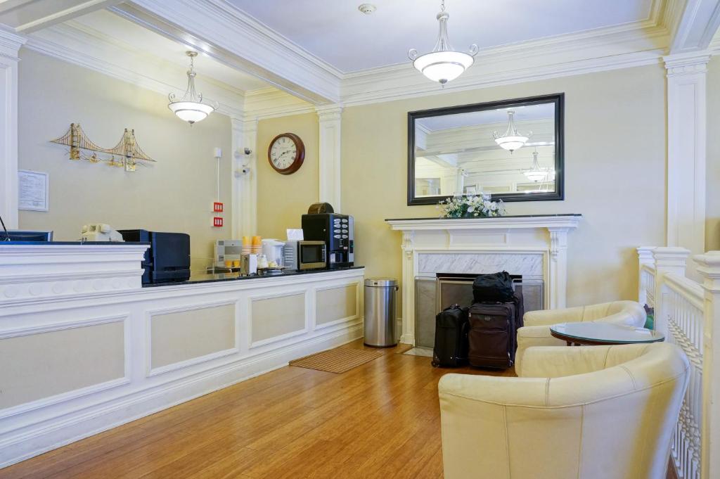 Grant Hotel photo