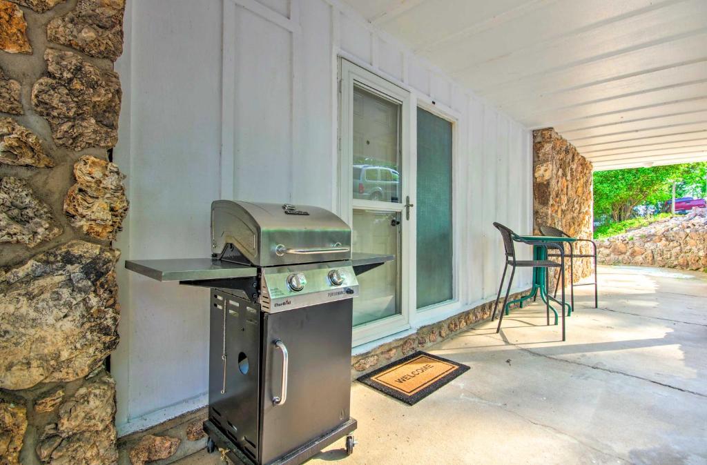Relaxing Lake Ozark Retreat about Walk to Marina! photo