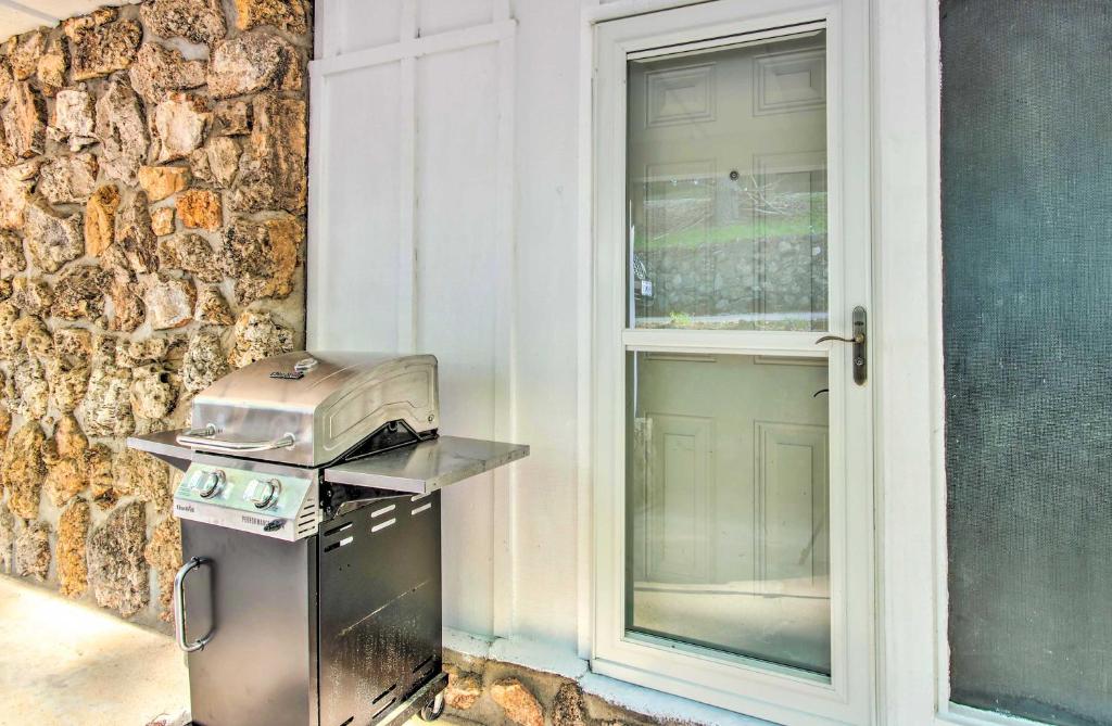 Relaxing Lake Ozark Retreat about Walk to Marina! photo