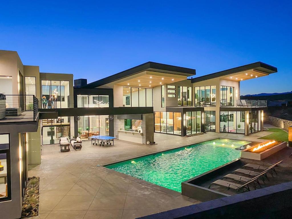 Copper Rock 3653 Private Pool, Hot Tub, Basketball Court, in-ground trampoline, and more, Hurricane