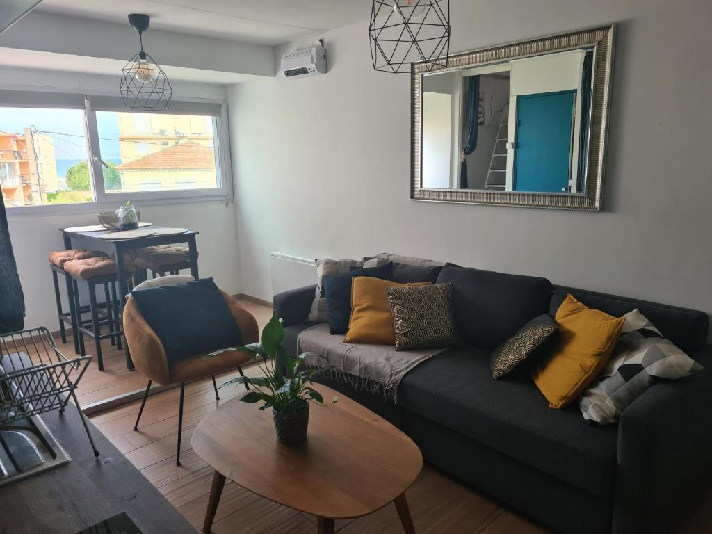 Appartement T2 27m² meublé vue mer, 50m de la plage, Narbonne