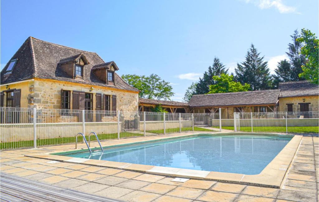 Stunning Home In Eglise Neuve Dissac With 5 Bedrooms, Private Swimming Pool And Outdoor Swimming Pool