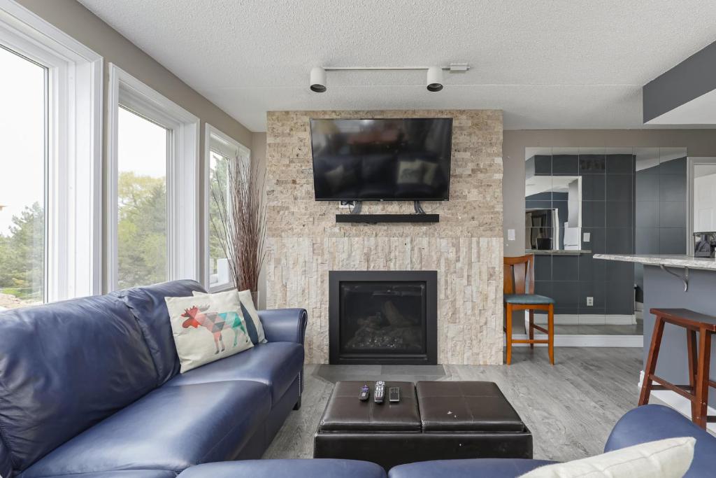 Condo at Blue Mountain on Ski Run Close to Village, Blue Mountains