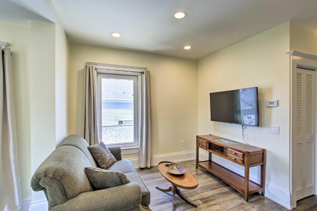 Apt with Shared Patio, Walk to Lake Michigan!