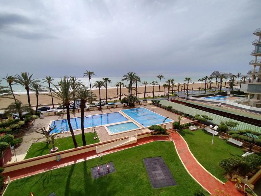 Apartamento primera linea con piscina y parking. - 2