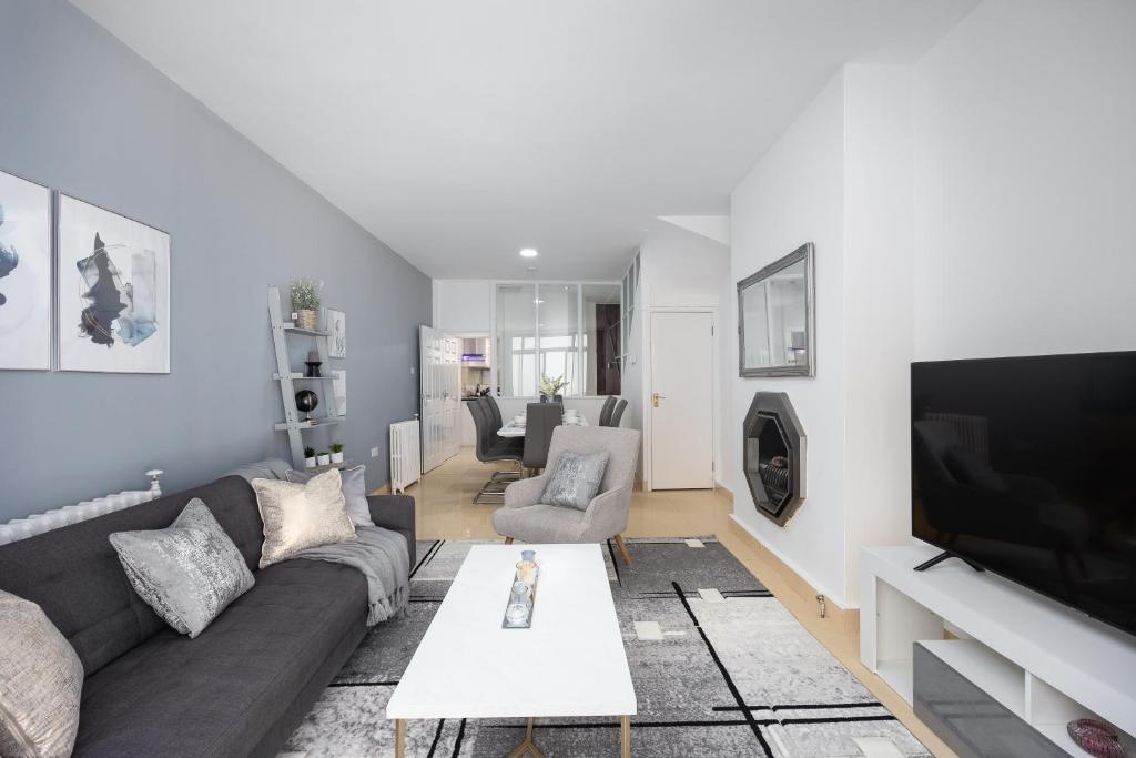 Spacious 4 Bedroom House next to Kensington Palace — Hotel in London
