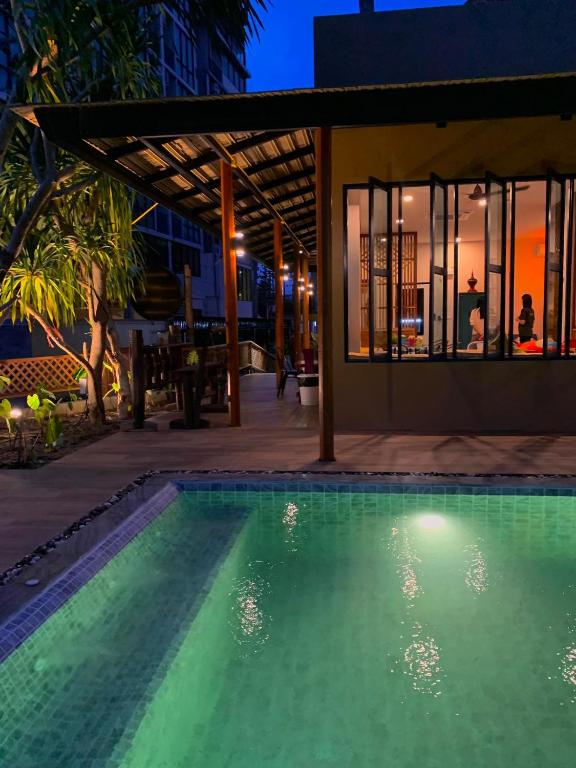 Swimming pool