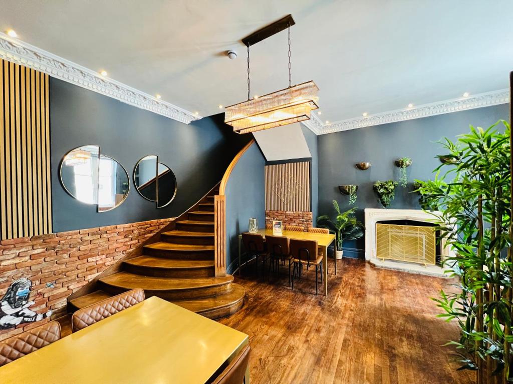 No 73 by CoffiCo — Hotel in Cardiff