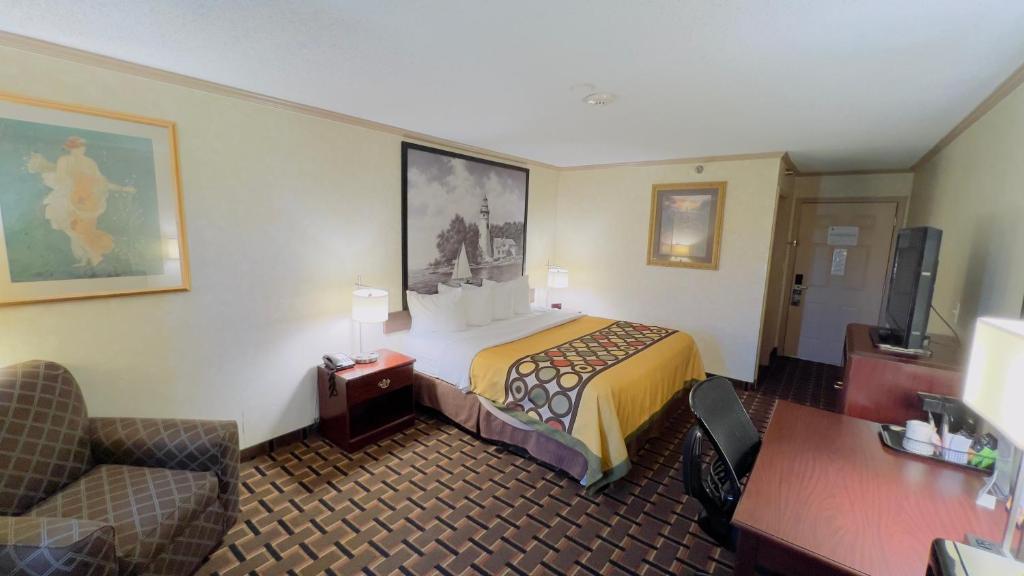 Super 8 Maumee/Toledo, OH photo