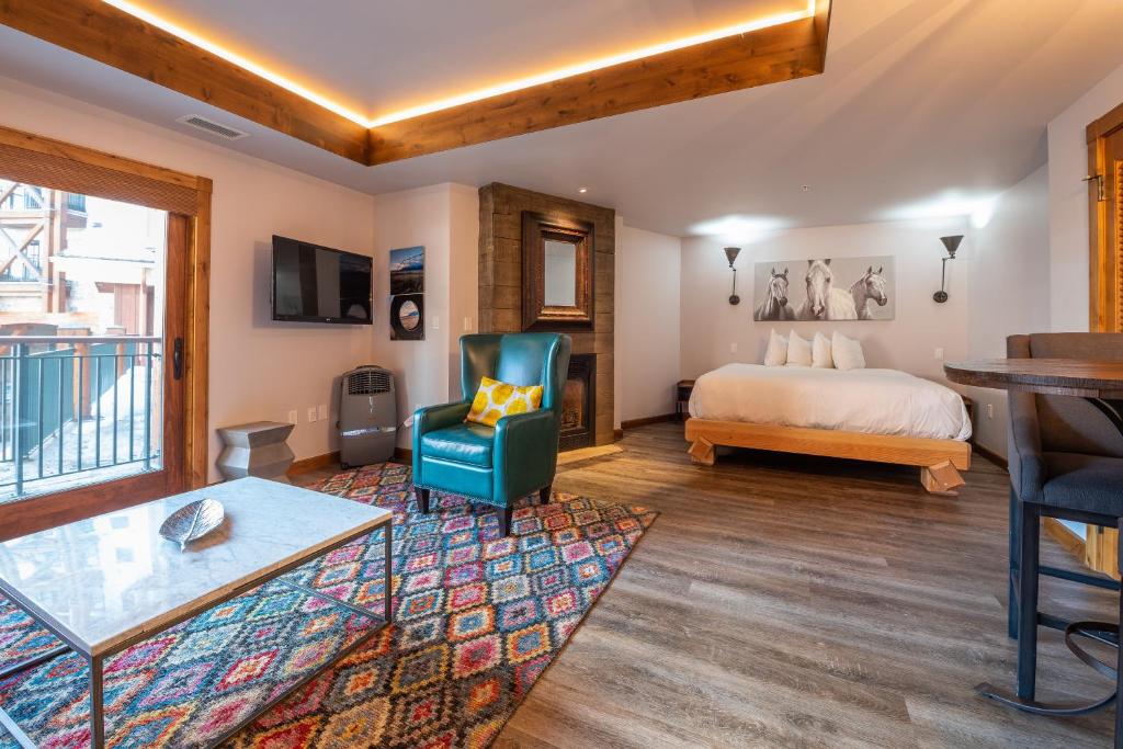 Studio Efficiency Unit with Balcony over Mountaineer Square condo, Crested Butte