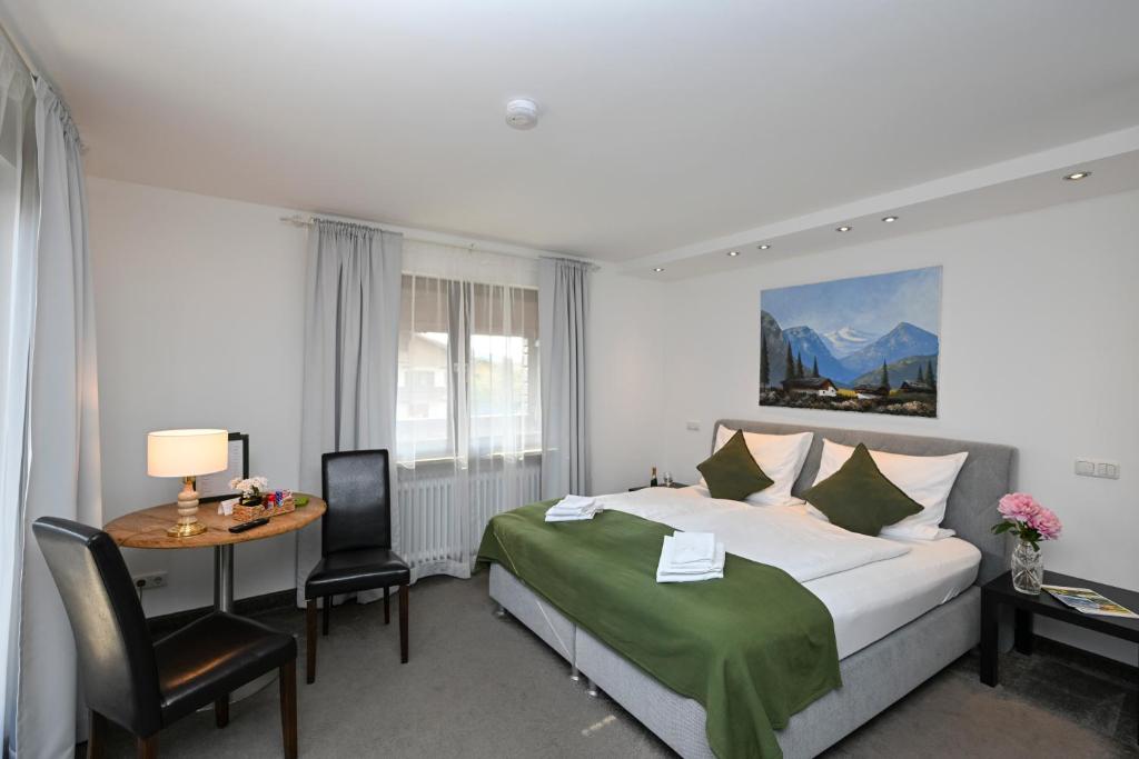 Hardi's Hotel - 3