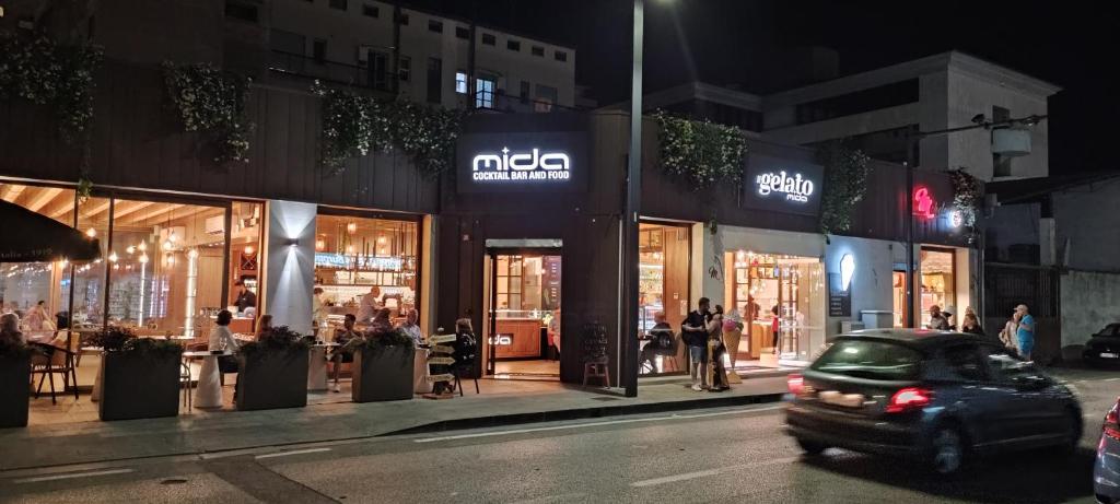 Restaurant, BB Stay station in Venice