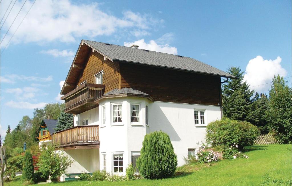 Beautiful home in Auerbach with 4 Bedrooms and WiFi