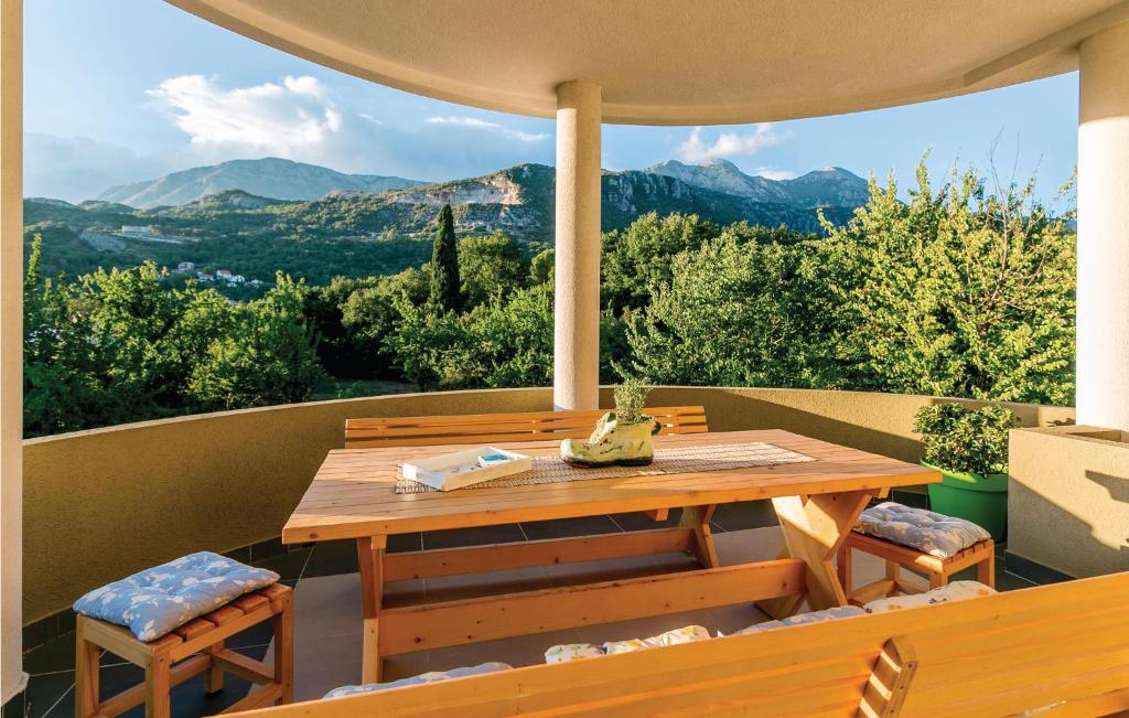 Pet Friendly Apartment In Herceg Novi - 2