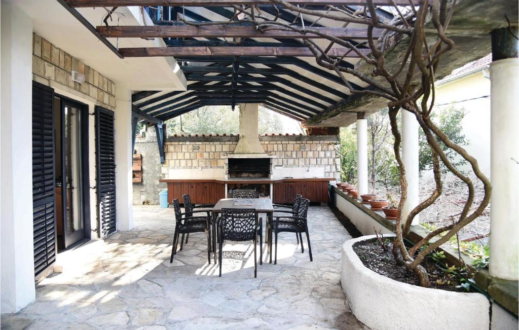 3 Bedroom Awesome Home In Dobrota - 2