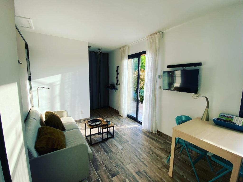 Le petit Mazet du Domaine avec sa piscine - 5