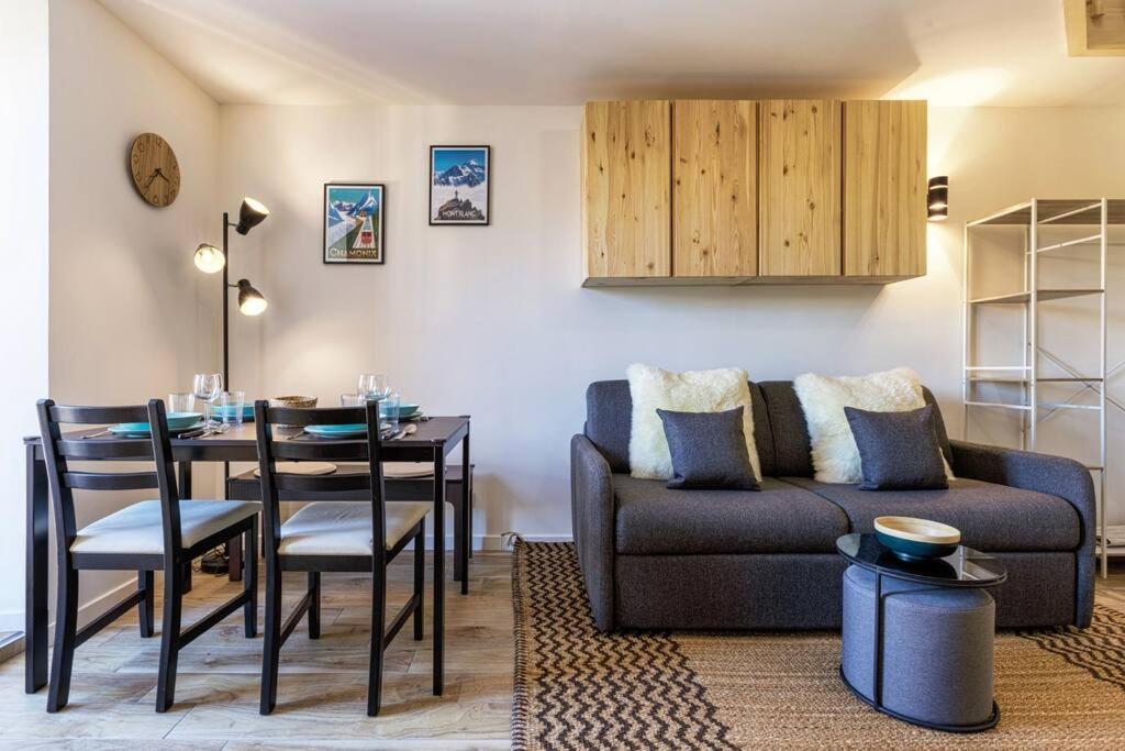 Epicea - Chic 2BR in city center, next to Train Station - By Cozee Rentals - 2