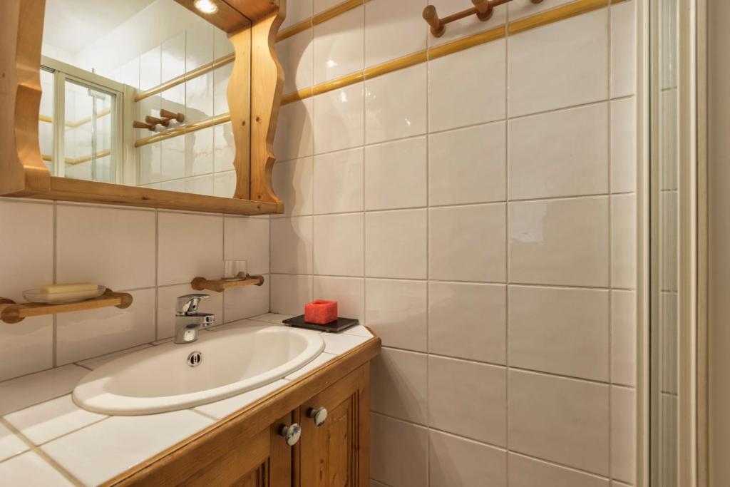 Grepon -City Center - Free Swimming pool, Sauna, Gym - Free Parking - By Cozee Rentals - 5