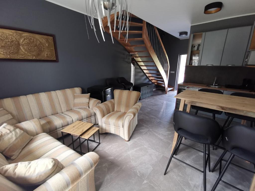 Lato z Dwójką, Unieście