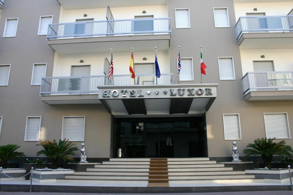 Hotel Luxor photo