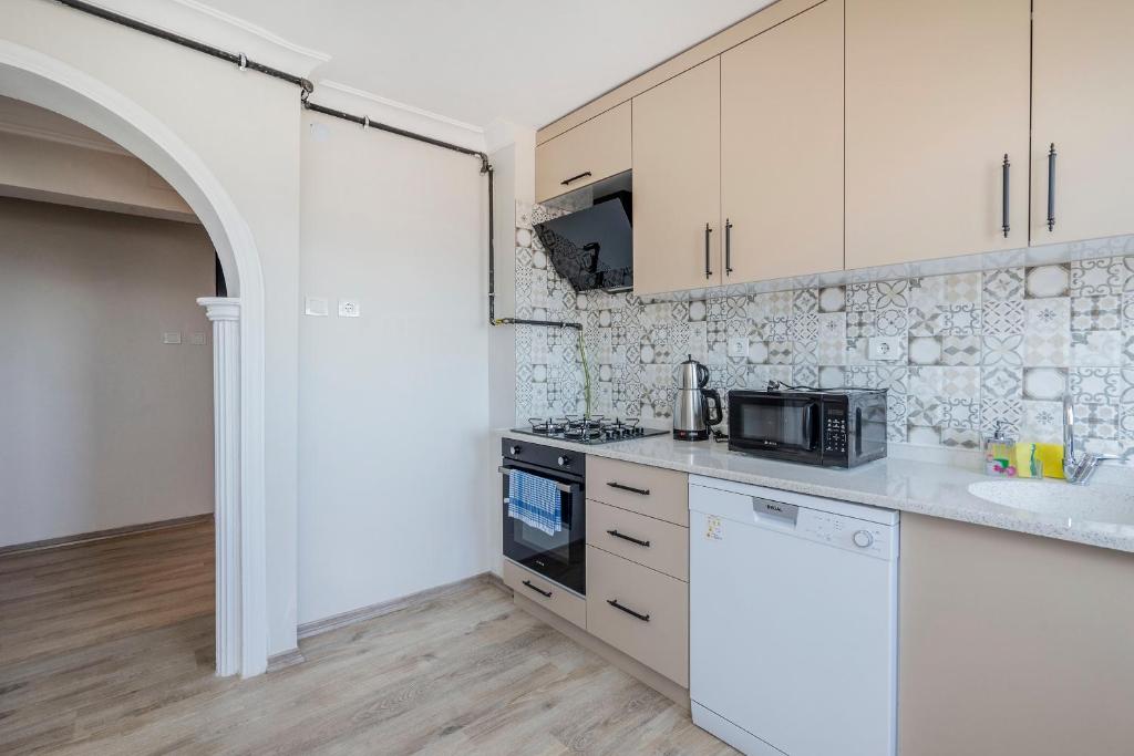 Altiparmak central 4 bedroom apartment photo