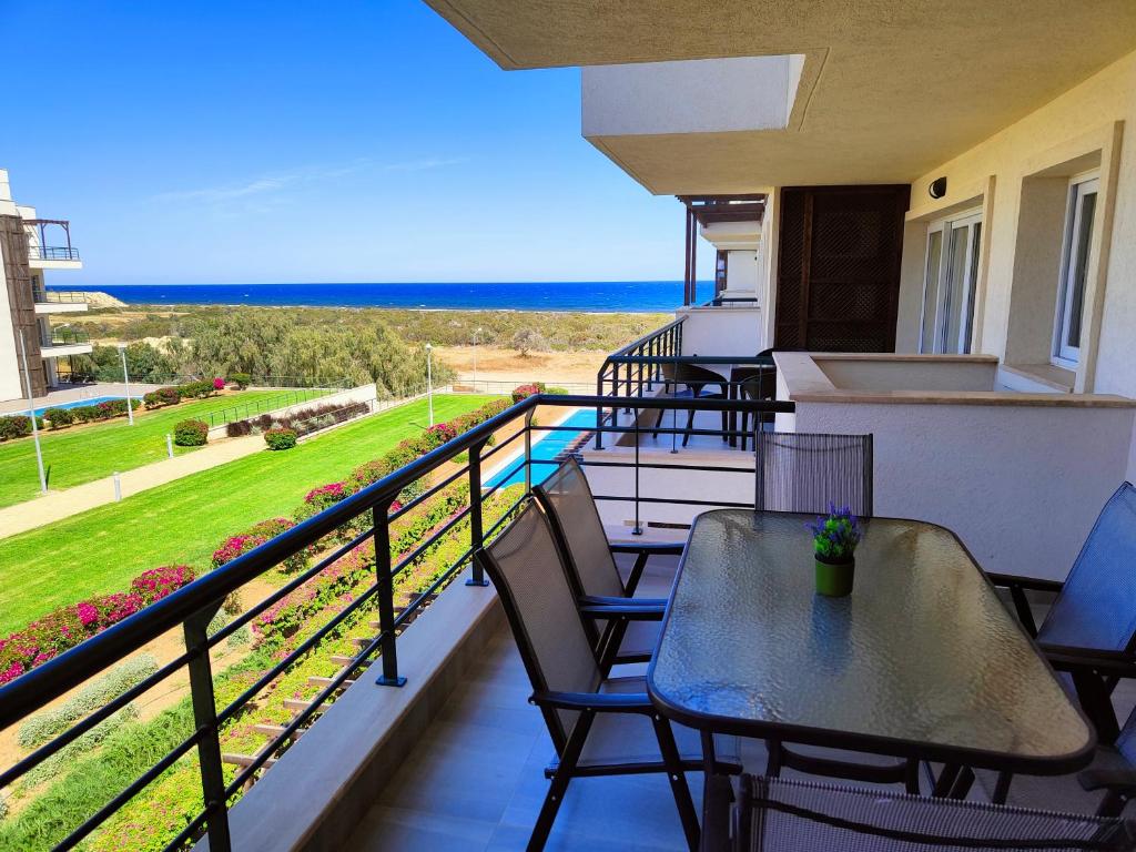 Relaxing Beachfront Apartment, Vokolidha