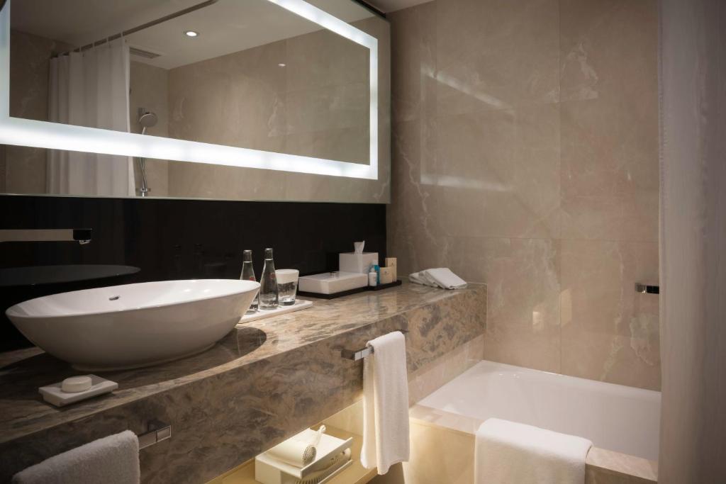 Hong Kong Gateway Hotel (Marco Polo) Additional
