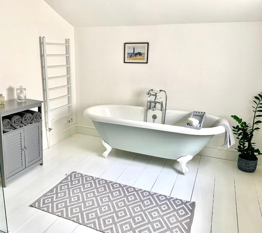 3-Bed House in the Heart of Cheltenham photo 3