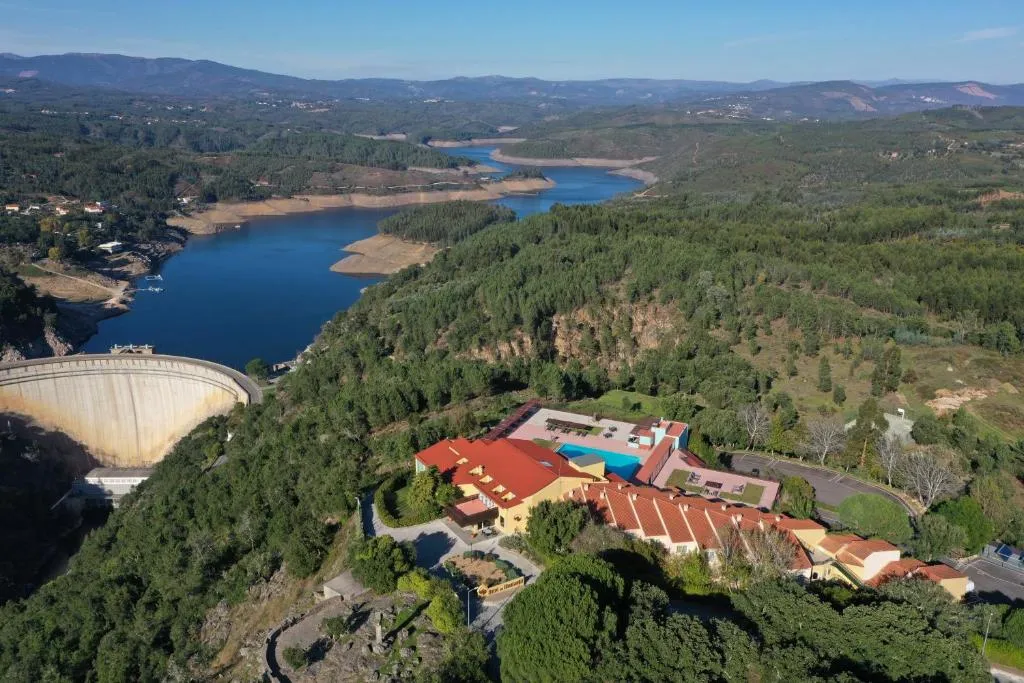 Hotel Da Montanha, hotel v destinaci Pedrógão Pequeno