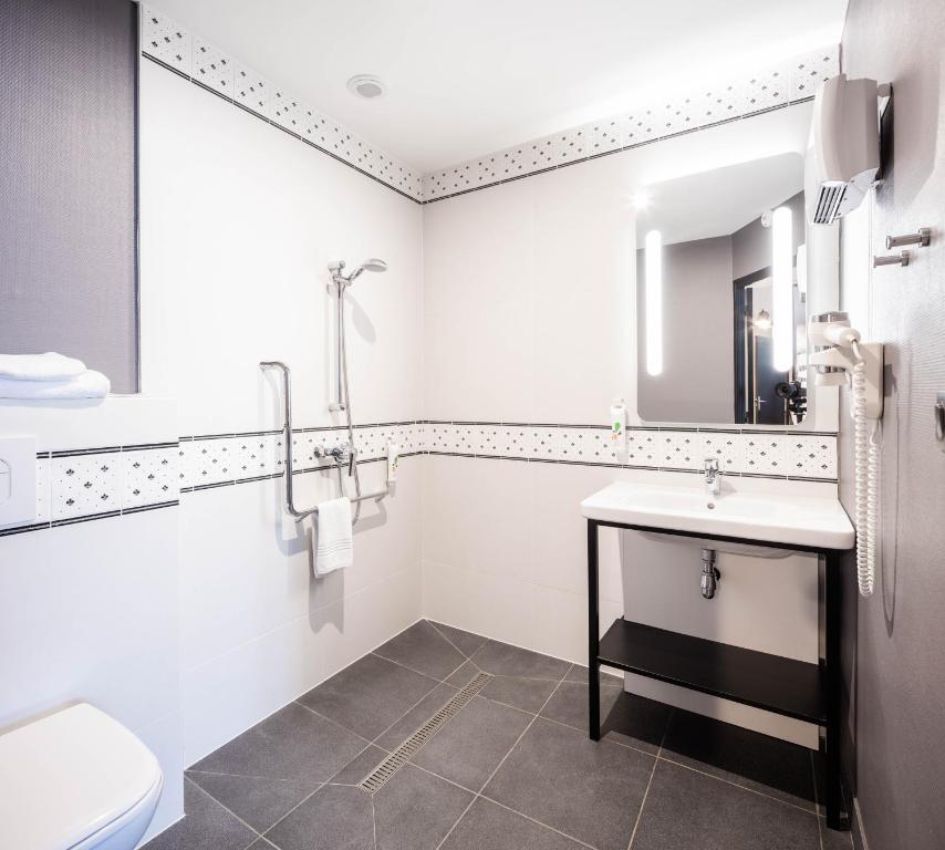 ibis Styles Dinan Centre-Ville (ex ibis) photo
