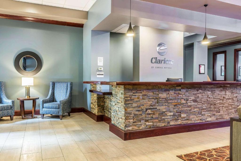 Clarion Inn photo