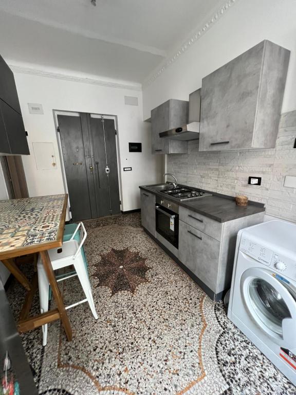 Grey house - 4