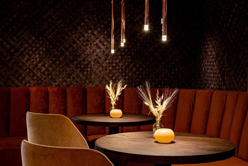 Shared lounge/TV area