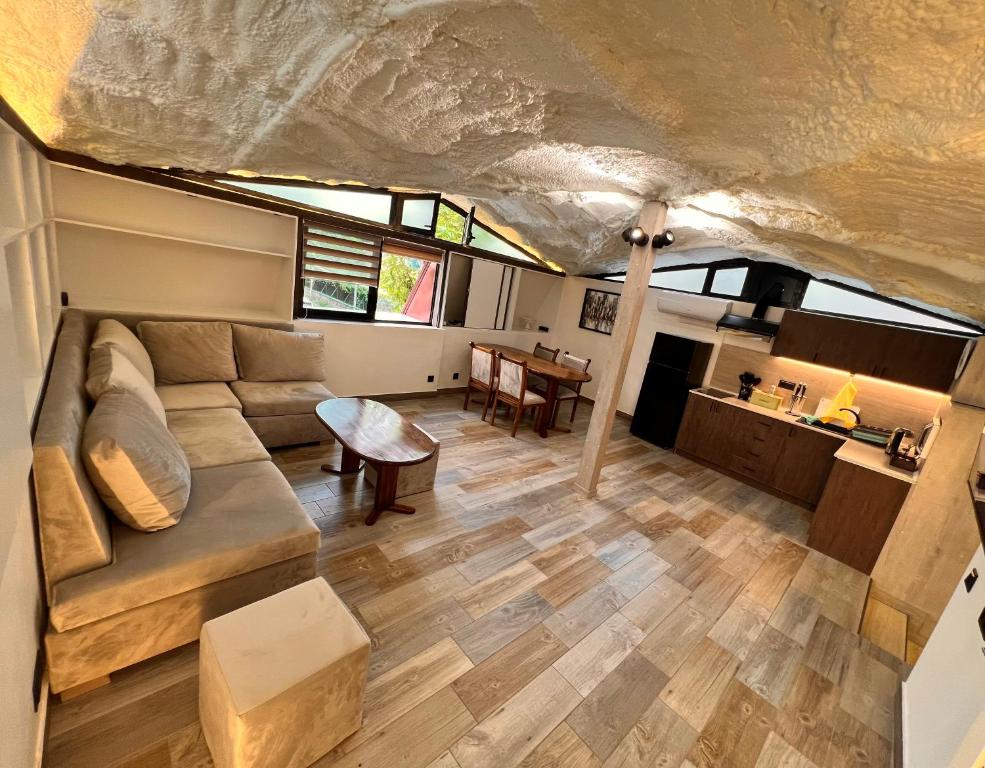 Aghayan Apart, Yerevan