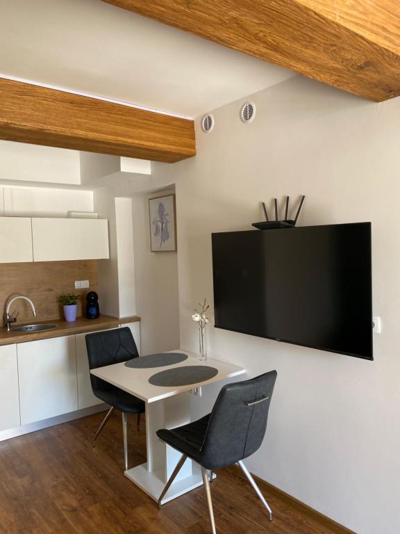 Maximo Apartments - free parking 9