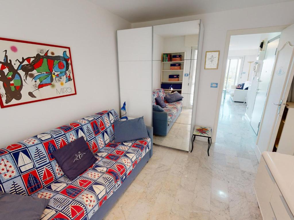 Agréable 2 pièces rénové avec balcon, Menton - FR-1-196-302 - 2