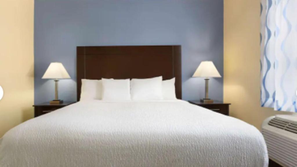 Days Inn & Suites by Wyndham Ft. Worth DFW Airport South photo