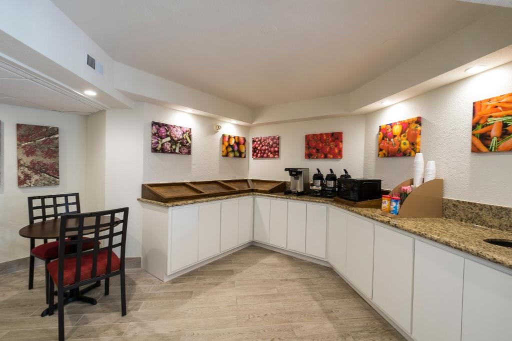 Facilities, Red Roof PLUS+ Houston - Energy Corridor in Houston (TX)