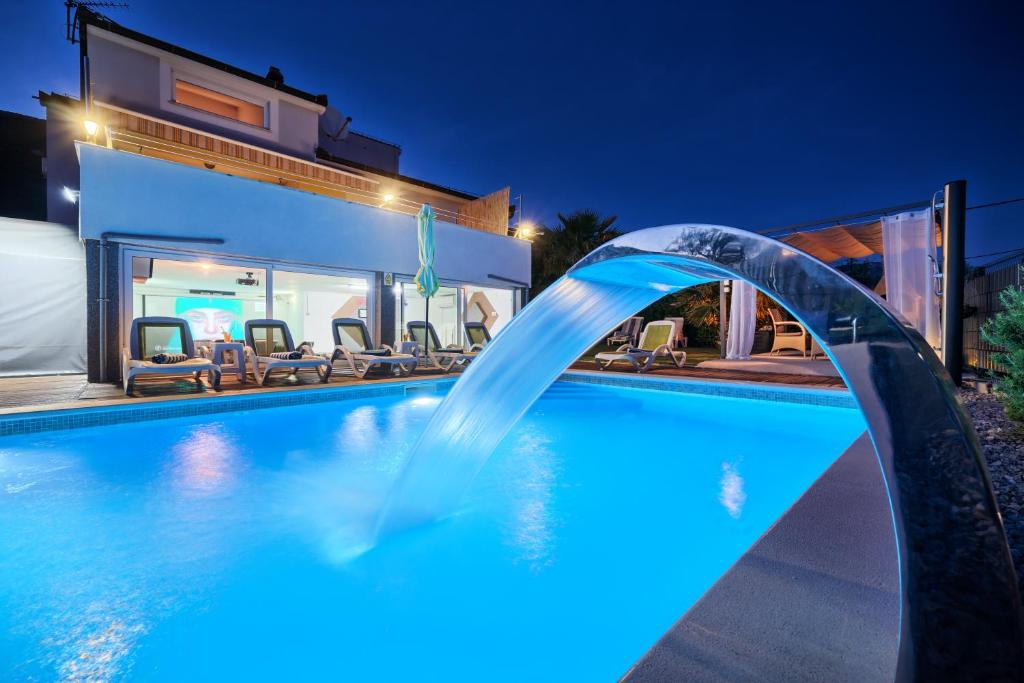 Sun castle holiday house Babic — Hotel in Kastela