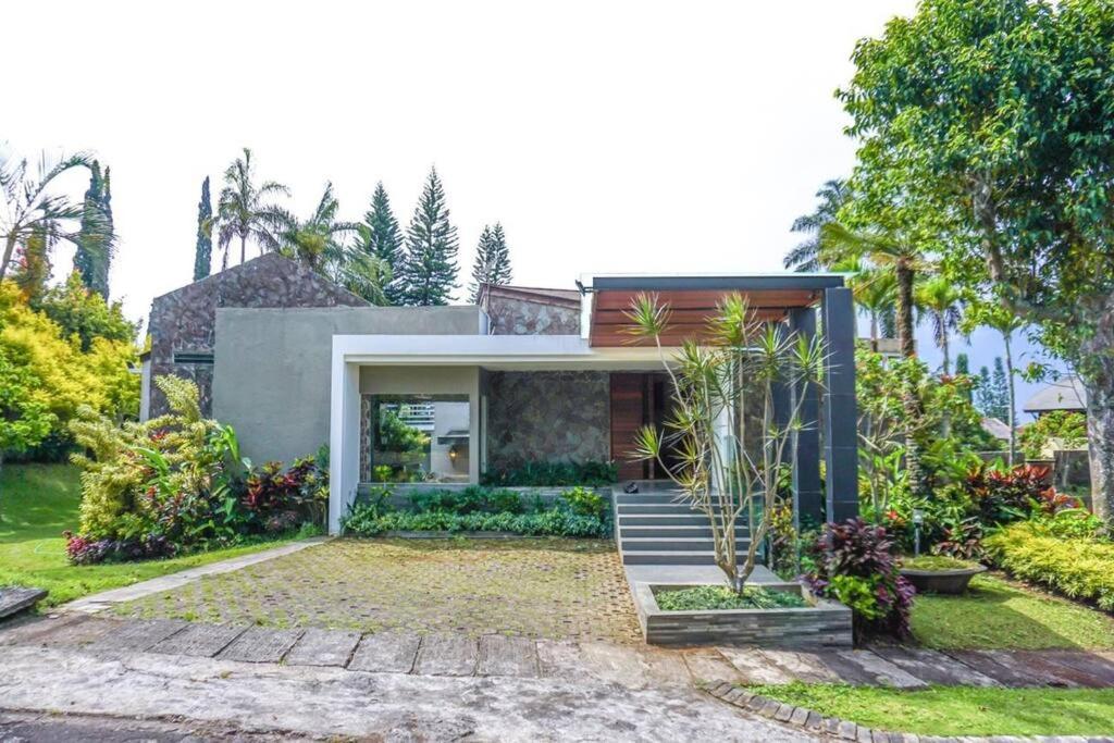 VILLA BATU Luxurious privacy 3BR villa@ klub bunga