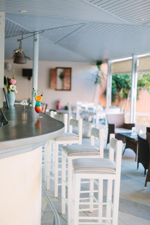 Ormos Atalia — Restaurant & bars in Bali