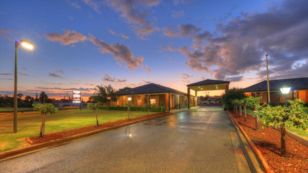 Bushmans Motor Inn photo
