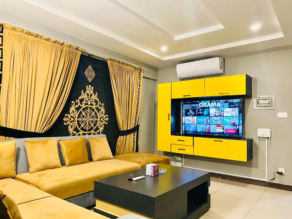 Lavish one bedroom apartment in Bahria town photo